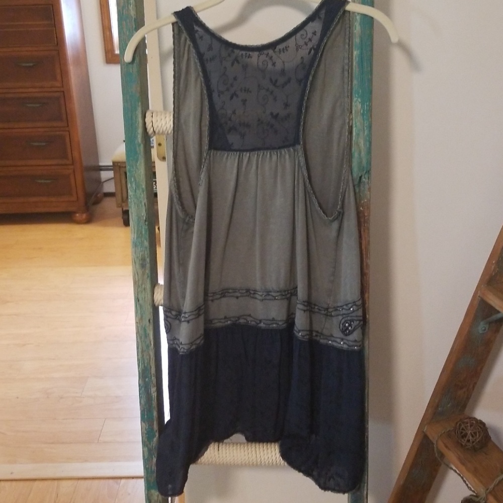 Top - Picture 2 of 2